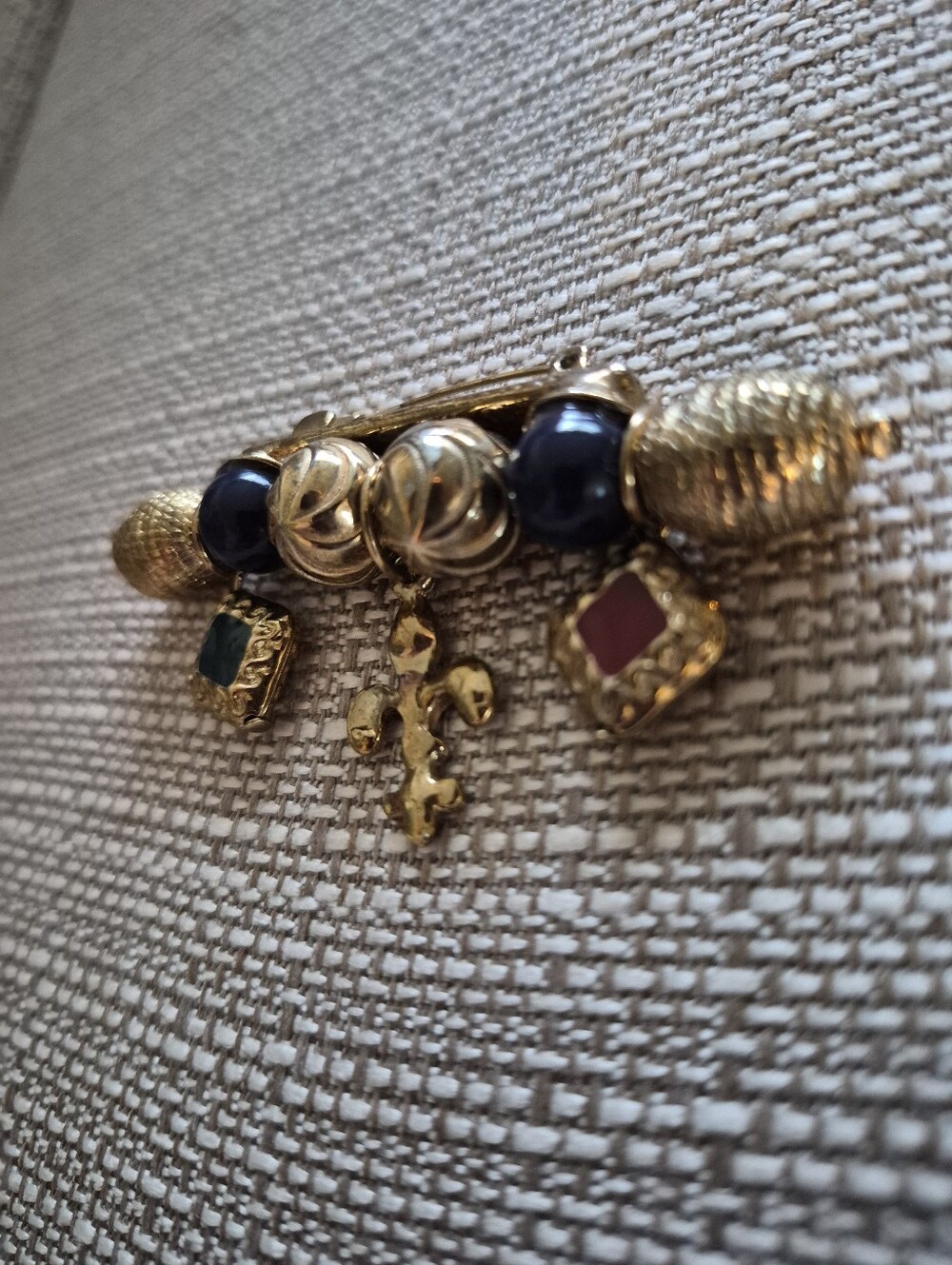 Gold-Tone Fleur-de-Lis Vintage Style Bar Brooch with Black Beads - Picture 3 of 5